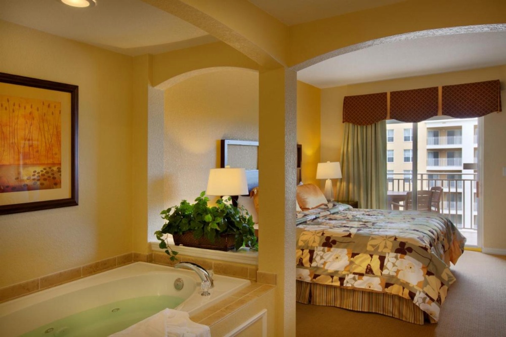 Deluxe One-Bedroom King Suite